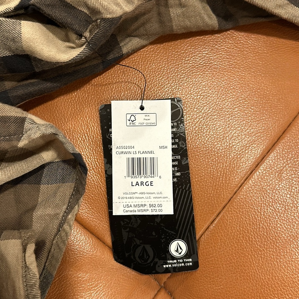 Volcom Long Sleeve - Picture 2 of 2